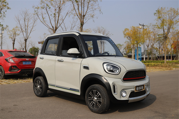 電動(dòng)轎車(chē)